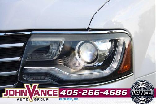 White Platinum Metallic Tri-Coat 2015 Lincoln Navigator Base
