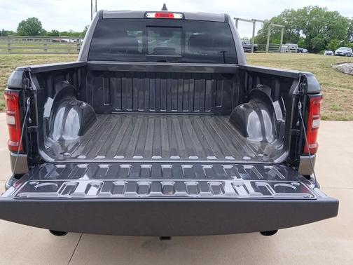 Granite Crystal Metallic Clearcoat 2026 RAM 1500 Big Horn/Lone Star