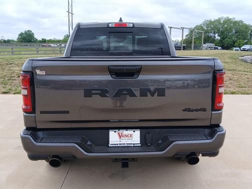 Granite Crystal Metallic Clearcoat 2026 RAM 1500 Big Horn/Lone Star