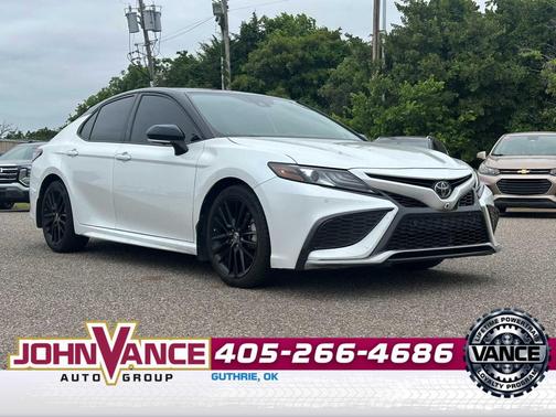 Wind Chill Pearl/Midnight Black Metallic 2022 Toyota Camry XSE