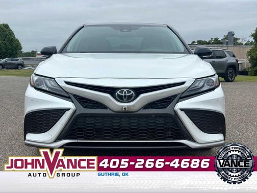 Wind Chill Pearl/Midnight Black Metallic 2022 Toyota Camry XSE