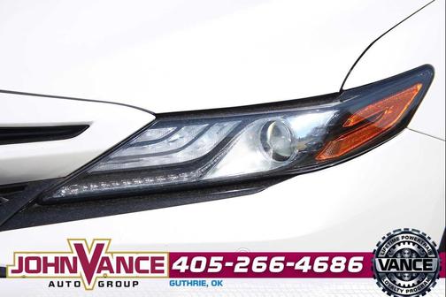 Wind Chill Pearl/Midnight Black Metallic 2022 Toyota Camry XSE