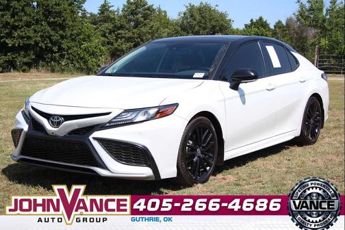 Wind Chill Pearl/Midnight Black Metallic 2022 Toyota Camry XSE
