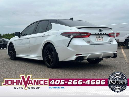 Wind Chill Pearl/Midnight Black Metallic 2022 Toyota Camry XSE