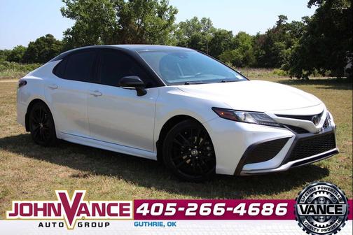 Wind Chill Pearl/Midnight Black Metallic 2022 Toyota Camry XSE