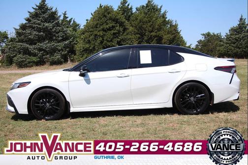 Wind Chill Pearl/Midnight Black Metallic 2022 Toyota Camry XSE