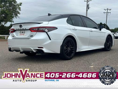 Wind Chill Pearl/Midnight Black Metallic 2022 Toyota Camry XSE