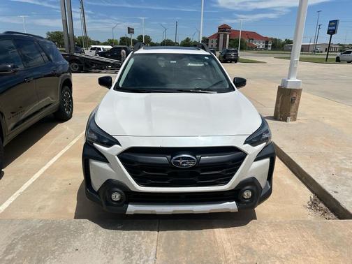Crystal White Pearl 2024 Subaru Outback Limited