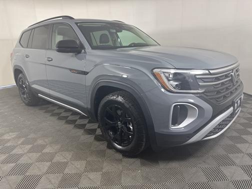 2024 Volkswagen Atlas 2.0T Peak Edition SE w/Technology