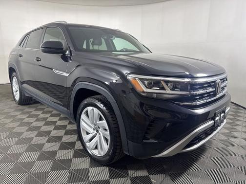 Deep Black Pearl Effect 2023 Volkswagen Atlas Cross Sport 3.6 V6 SE w/ Technology