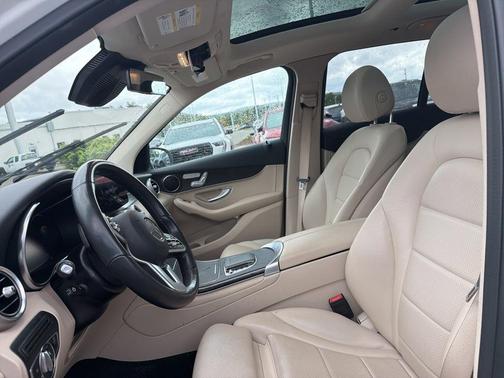 White 2022 Mercedes-Benz GLC 300 Base 4MATIC