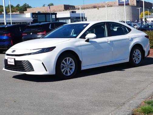 Ice 2025 Toyota Camry LE