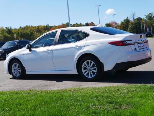 Ice 2025 Toyota Camry LE