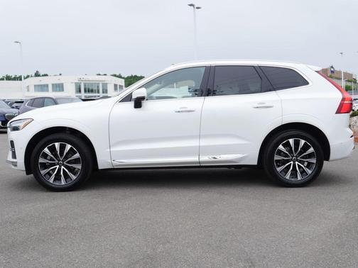 Crystal White 2023 Volvo XC60 B5 Plus Bright Theme