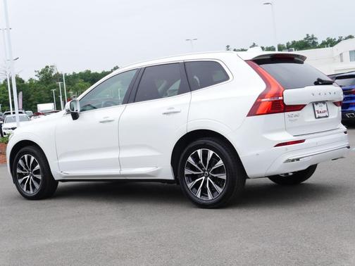 Crystal White 2023 Volvo XC60 B5 Plus Bright Theme