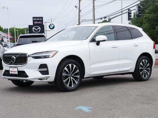 Crystal White 2023 Volvo XC60 B5 Plus Bright Theme