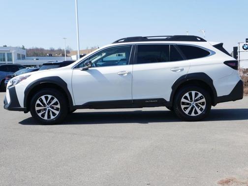 Crystal White Pearl 2025 Subaru Outback Premium