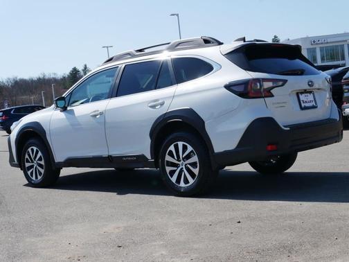 Crystal White Pearl 2025 Subaru Outback Premium