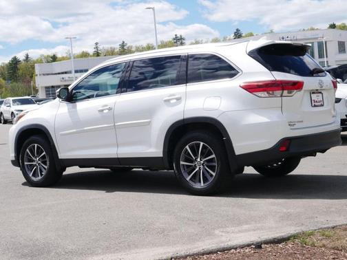 Blizzard Pearl 2019 Toyota Highlander XLE