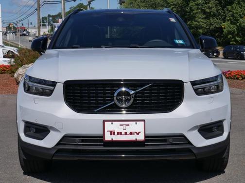 2022 Volvo XC40 T5 R-Design