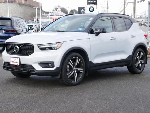 2022 Volvo XC40 T5 R-Design