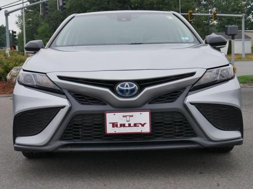 2022 Toyota Camry Hybrid SE