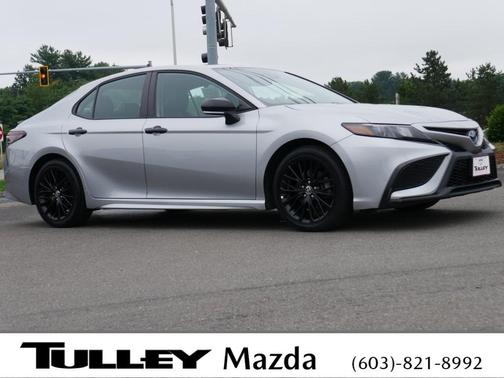 2022 Toyota Camry Hybrid SE