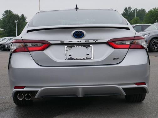 2022 Toyota Camry Hybrid SE
