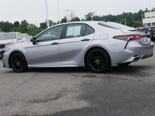 2022 Toyota Camry Hybrid SE