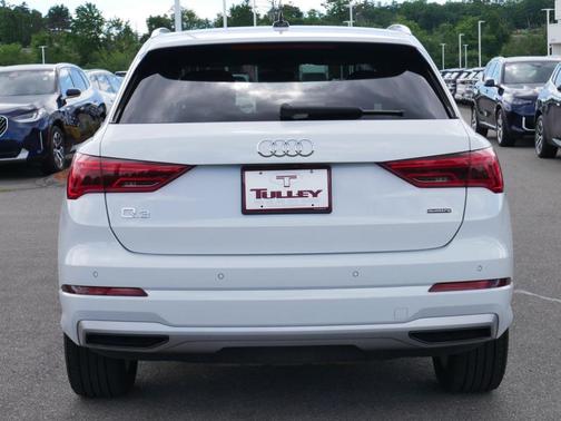 Glacier White Metallic 2019 Audi Q3 2.0T Premium Plus