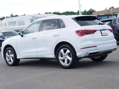 Glacier White Metallic 2019 Audi Q3 2.0T Premium Plus