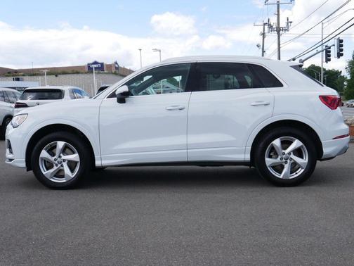Glacier White Metallic 2019 Audi Q3 2.0T Premium Plus