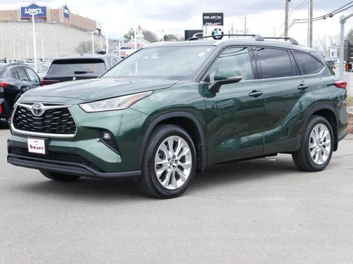 Green 2023 Toyota Highlander Limited