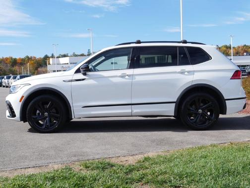 Opal White Pearl Effect 2024 Volkswagen Tiguan 2.0T SE R-Line Black
