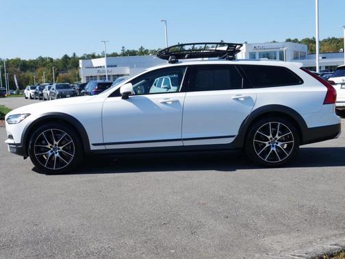 2020 Volvo V90 Cross Country T6
