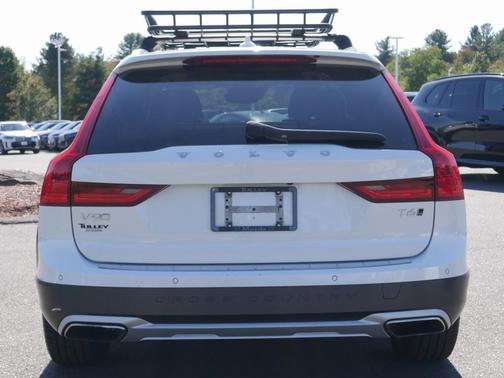 2020 Volvo V90 Cross Country T6
