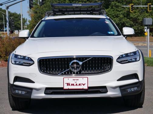 2020 Volvo V90 Cross Country T6