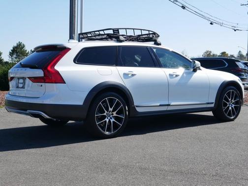 2020 Volvo V90 Cross Country T6
