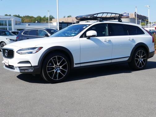 2020 Volvo V90 Cross Country T6