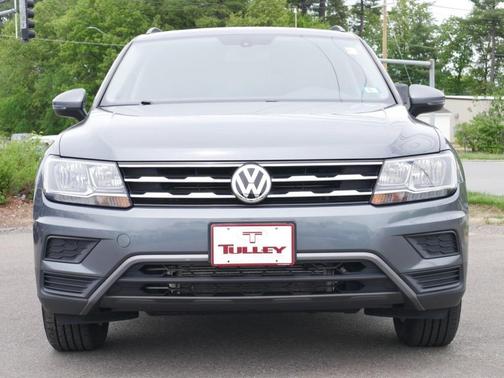 Platinum Gray Metallic 2019 Volkswagen Tiguan 2.0T SE