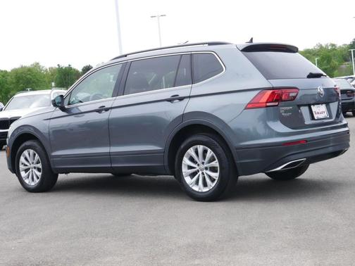 Platinum Gray Metallic 2019 Volkswagen Tiguan 2.0T SE