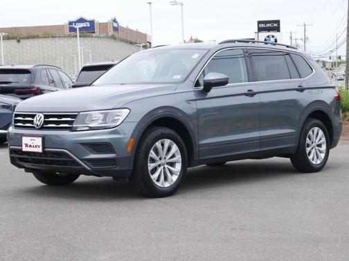 Platinum Gray Metallic 2019 Volkswagen Tiguan 2.0T SE