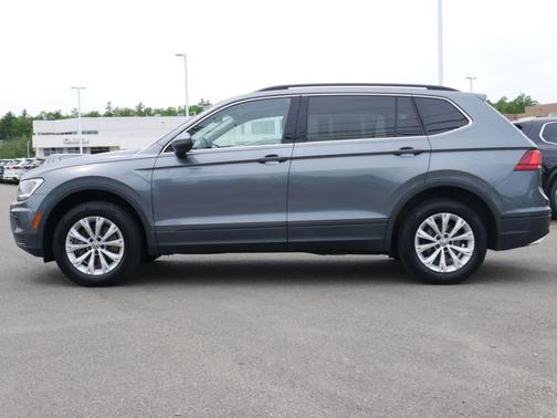 Platinum Gray Metallic 2019 Volkswagen Tiguan 2.0T SE