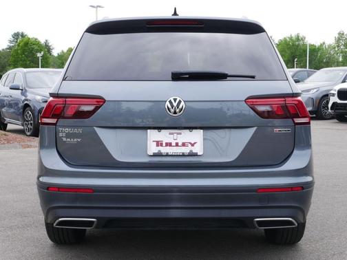 Platinum Gray Metallic 2019 Volkswagen Tiguan 2.0T SE