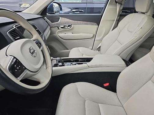 2023 Volvo XC90 B6 Core