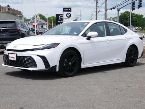 Ice 2025 Toyota Camry SE
