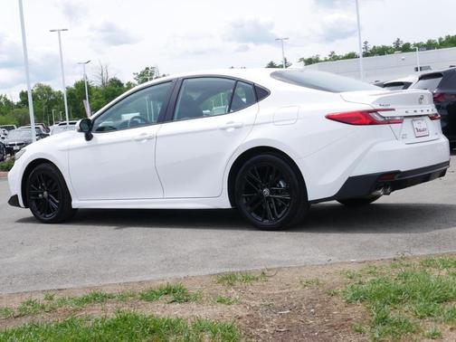 Ice 2025 Toyota Camry SE