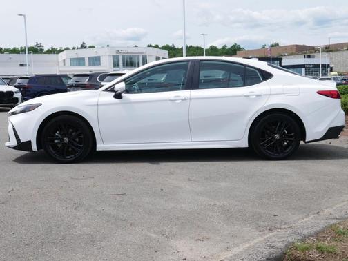 Ice 2025 Toyota Camry SE
