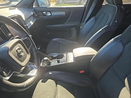 2019 Volvo XC40 T5 R-Design