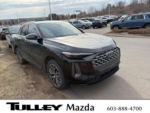 Mythos Black Metallic 2025 Audi Q5 2.0T quattro Premium